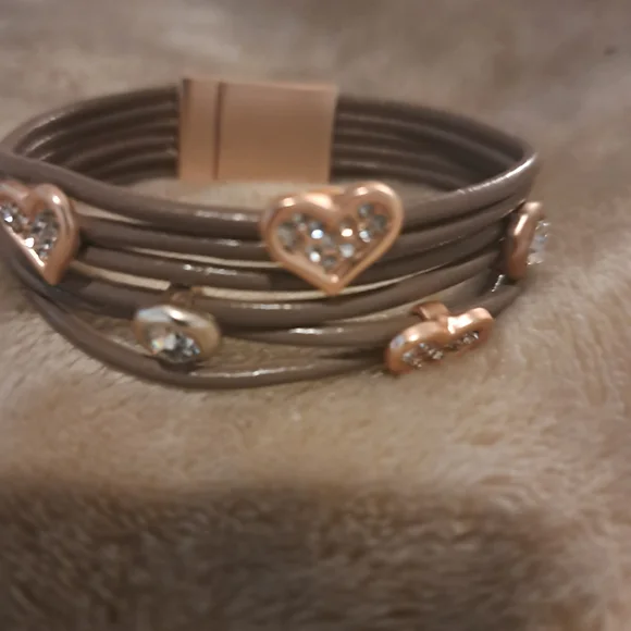 Elegant Heart Charm Bracelet - Picture 2 of 2